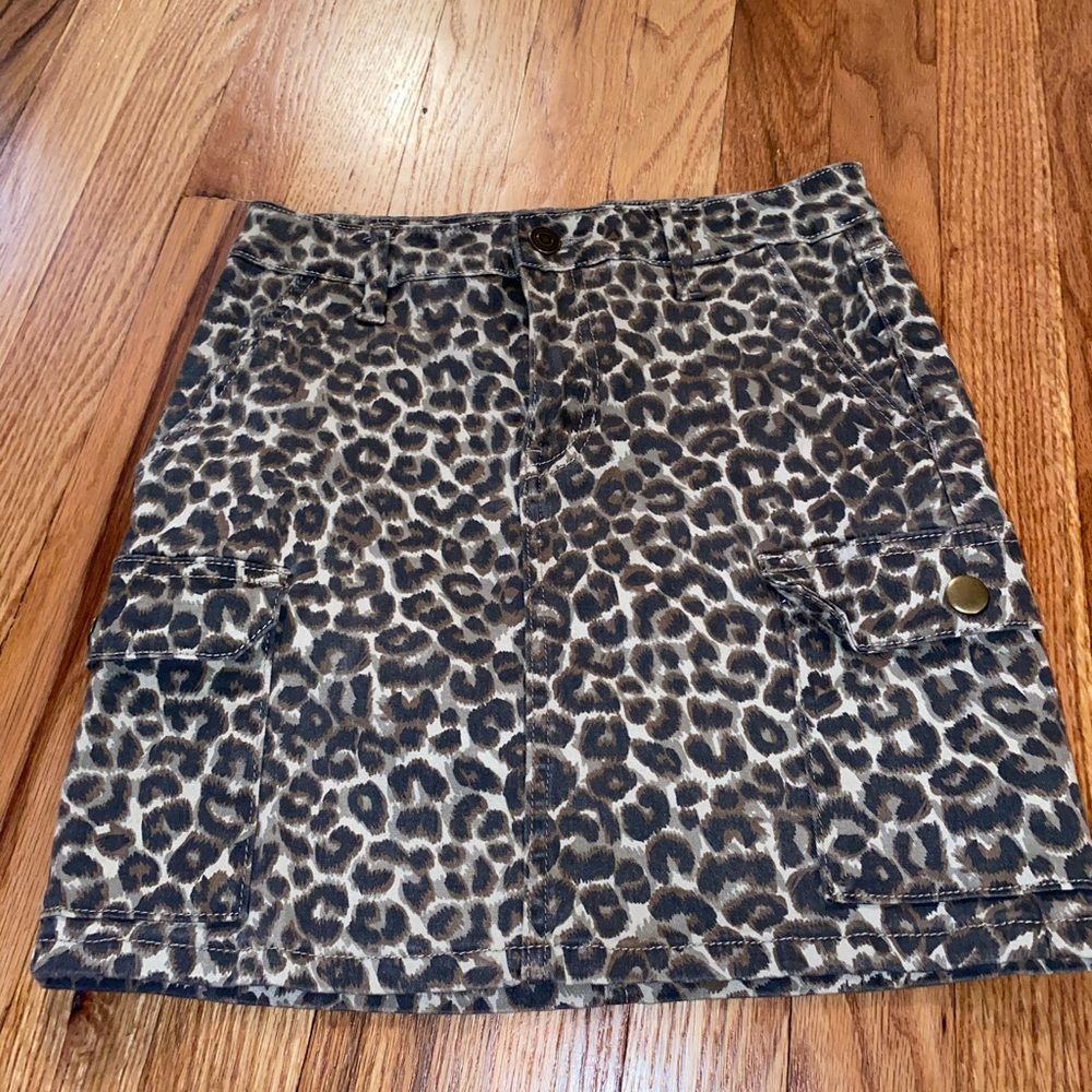 Cheetah print skirt with pockets